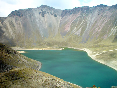 Alcanza una elevación de 4680 msnm, siendo la cuarta formación más alta de México y formando parte de la Cordillera Neovolcánica Transversal y del Cinturón de Fuego del Pacífico.